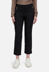 Casual-Hose mit Reißverschluss / Modellfoto Vorderseite