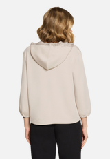Shirtjacke mit Kapuze / Modellfoto Rückseite