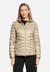 Outdoorjacke mit abnehmbarer Kapuze / Modellfoto Vorderseite