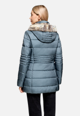 Outdoorjacke mit abnehmbarer Kapuze / Modellfoto Rückseite