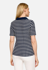 Poloshirt mit Struktur / Modellfoto Rückseite