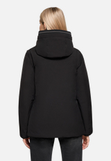 Wendejacke mit Kapuze / Modellfoto Rückseite