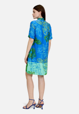Hemdblusenkleid mit Knopfleiste / Modellfoto Rückseite