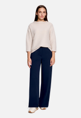 Sweatshirt  3/4 Arm mit Strukturmuster  / Modellfoto Vorderseite (Outfit)