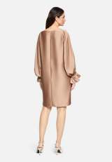 Midikleid langarm / Modellfoto Rückseite