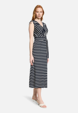 Jerseykleid ohne Arm / Modellfoto Vorderseite (Outfit)