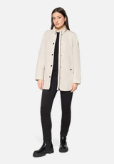 Outdoorjacke mit Stehkragen / Modellfoto Vorderseite (Outfit)