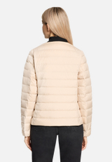 Daunen-Steppjacke mit Rundhalsausschnitt / Modellfoto Rückseite