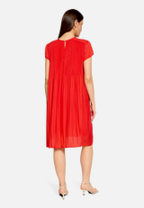 Plisseekleid kurzarm / Modellfoto Rückseite