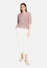 Strickpullover mit Lochmuster / Modellfoto Vorderseite (Outfit)