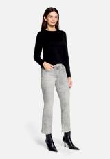 Slim Fit-Hose mit Waschung / Modellfoto Vorderseite (Outfit)