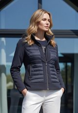 Outdoorjacke mit abnehmbarer Kapuze / Imagebild