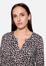 Leo-Bluse  mit V-Ausschnitt  / Detailbild