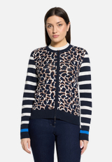 Strick-Cardigan mit Aufdruck / Modellfoto Vorderseite