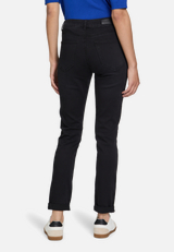 Slim Fit Jeans  mit Stretch Anteil Style Sunny  / Modellfoto Rückseite
