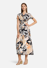 Midikleid mit Raffung / Modellfoto Vorderseite (Outfit)