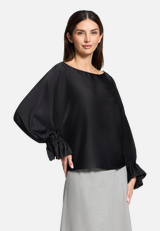 Satin-Bluse mit U-Boot-Ausschnitt / Detailbild