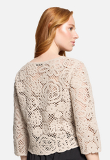 Lochstrick-Pullover mit U-Boot-Ausschnitt / Detailbild
