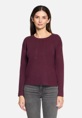 Feinstrickpullover mit Seitenschlitzen / Modellfoto Vorderseite