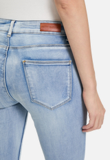 Slim Fit Jeans  mit Stretch-Anteil Style Sunny Short  / Detailbild