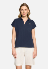 Poloshirt mit Schmucksteinen / Modellfoto Vorderseite