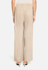 Culotte mit Glanzeffekt / Modellfoto Rückseite