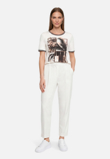 Basic Shirt mit Aufdruck / Modellfoto Vorderseite (Outfit)