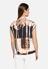Printshirt mit Tunnelzug / Modellfoto Rückseite