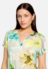 Satin-Bluse mit Blumenprint / Detailbild