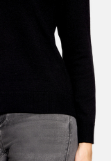 Basic-Strickpullover mit Rundhalsausschnitt / Detailbild