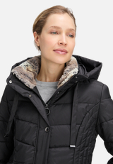 Outdoorjacke mit Kapuze / Detailbild