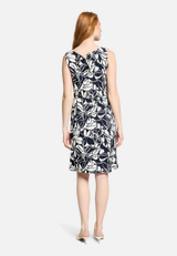 Sommerkleid mit Rundhalsausschnitt / Modellfoto Rückseite