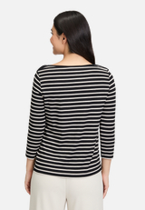Ringelshirt mit U-Boot-Ausschnitt / Modellfoto Rückseite
