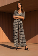 Eleganter Jumpsuit  mit grafischem Muster / Imagebild
