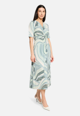 Midikleid mit Raffung / Modellfoto Vorderseite (Outfit)