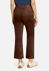 Kunstlederhose aus Velour / Modellfoto Rückseite