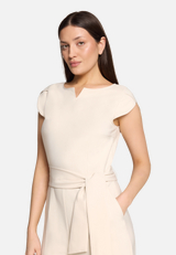 Eleganter Jumpsuit mit Bindegürtel / Detailbild