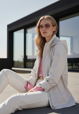 Outdoorjacke mit abnehmbarer Kapuze / Imagebild