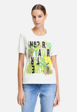 Basic Shirt mit Aufdruck / Modellfoto Vorderseite