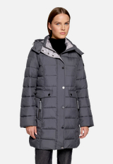 Steppjacke mit abnehmbarer Kapuze / Modellfoto Vorderseite