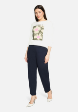 Basic Shirt mit Aufdruck / Modellfoto Vorderseite (Outfit)