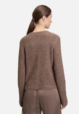 Grobstrickjacke mit Lurexfaden / Modellfoto Rückseite