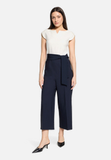 Jumpsuit mit Eingrifftaschen / Modellfoto Vorderseite