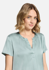 Satin-Bluse kurzarm / Detailbild