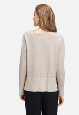 Strickpullover mit Pailletten / Modellfoto Rückseite