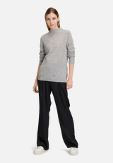 Kaschmir-Pullover mit Stehkragen / Modellfoto Vorderseite (Outfit)