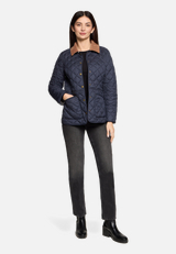Outdoorjacke mit Kragen / Modellfoto Vorderseite (Outfit)