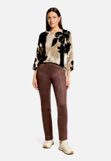 Kunstlederhose  aus Velour Style Selina Fashion  / Modellfoto Vorderseite (Outfit)