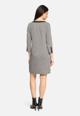Jerseykleid mit Eingrifftaschen / Modellfoto Rückseite