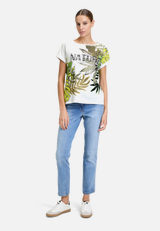 Halbarm-Shirt mit Ärmelaufschlag / Modellfoto Vorderseite (Outfit)